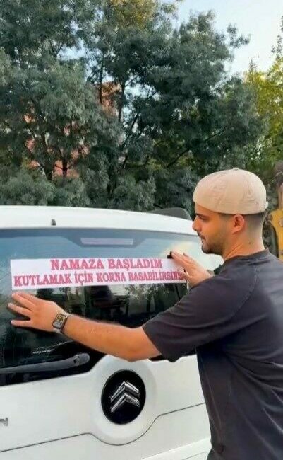 Namazla ilgili sosyal deneye yoğun ilgi Bursa’nın İnegöl ilçesinde bir genç sosyal deney amaçlı kullandığı aracın