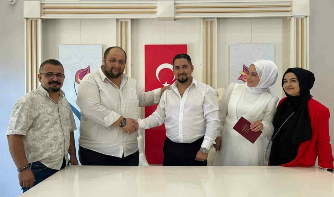 Bursa’nın İnegöl ilçesinde nikahlarına geç kalan çift, en önemli anlarına