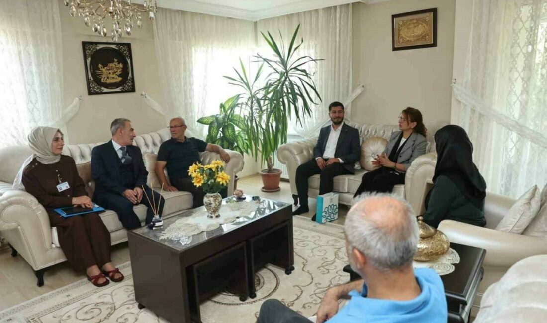 Nilüfer Belediyesi yetkilileri gazileri ziyaret etti. Nilüfer Belediyesi, “Gaziler Haftası”nda