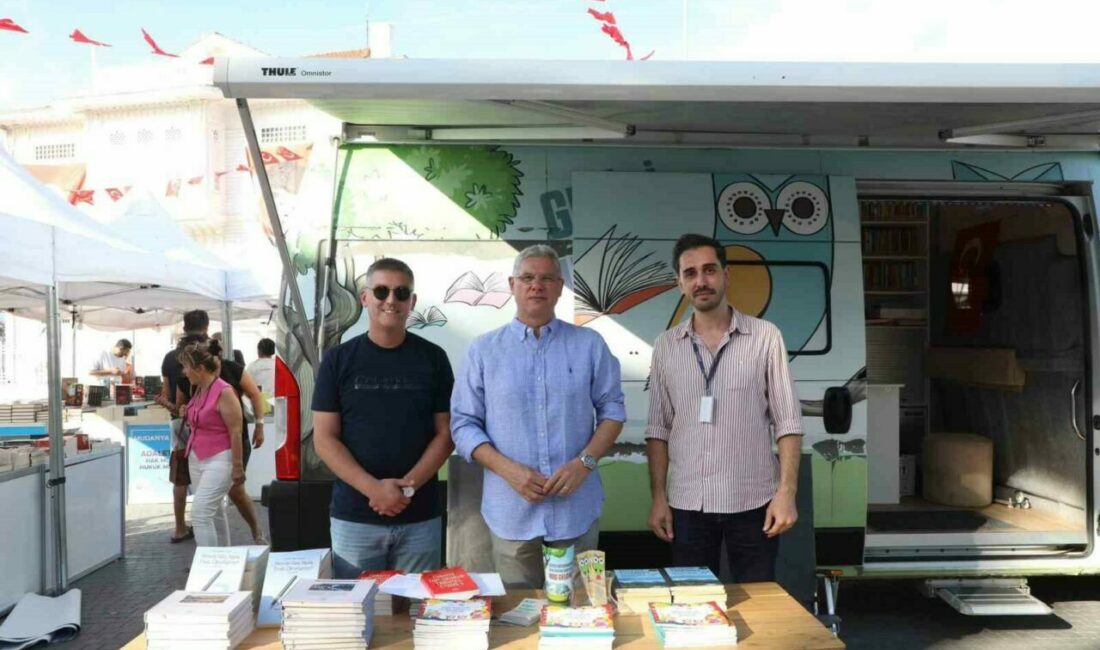 Nilüfer Belediyesi gezici kütüphane 7. Mudanya kitap fuarında Nilüfer Belediyesi, “Adalet: Hak mı? Hukuk mu?” temasıyla düzenlenen 7.