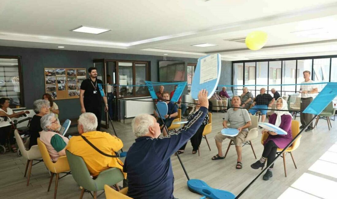 Nilüfer’de huzurevi sakinleri “Balon Voleybolu” ile eğlendi Nilüfer Belediyesi, Avrupa Hareketlilik Haftası kapsamında huzurevi sakinlerine yönelik “Balon
