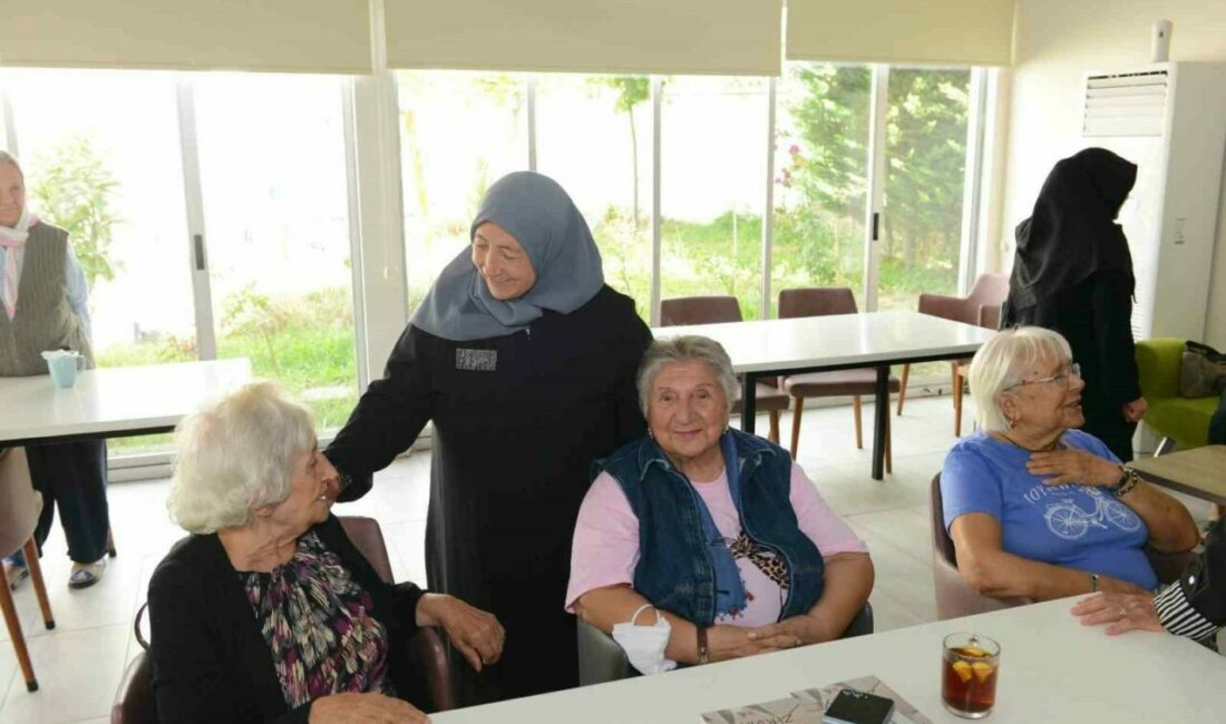 Nilüferli kadınlardan huzurevinde sıcak buluşma Nilüfer’in Büyükbalıklı ve Çatalağıl Kadın Dernekleri, İnci ve Taner Altınmakas
