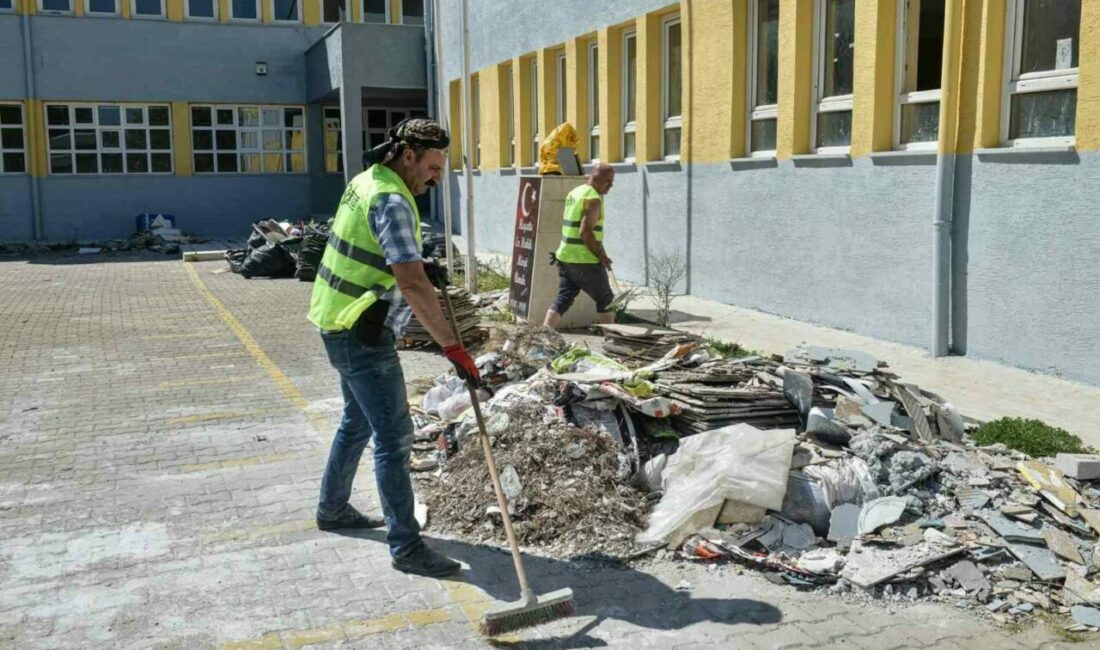 Okullara Büyükşehir dokunuşu Bursa Büyükşehir Belediyesi, yeni eğitim-öğretim yılı öncesinde kent genelindeki okullarda