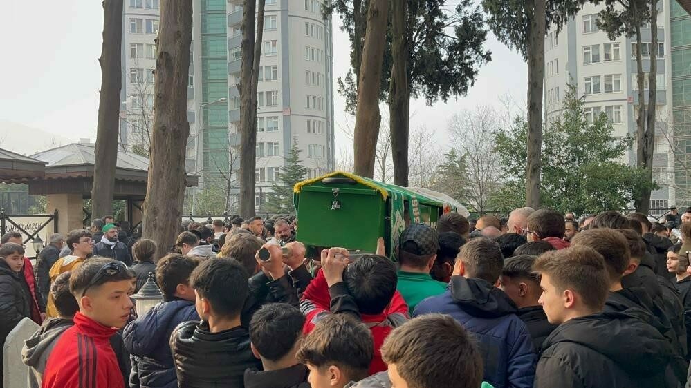 Bursa’da halı saha maçından çıkan 3 lise öğrencisine ticari araçla