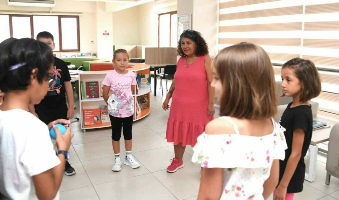 Osmangazi Belediyesi’nin çocuklar için açtığı Küçük Yazarlar Atölyesi’ne katılan çocuklar