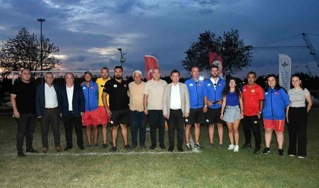 Osmangazi’de minik yetenekler futbol şöleninde buluştu Osmangazi Belediyesi, sporun birleştirici gücünü minik yeteneklerle buluşturduğu Yıldız Cup