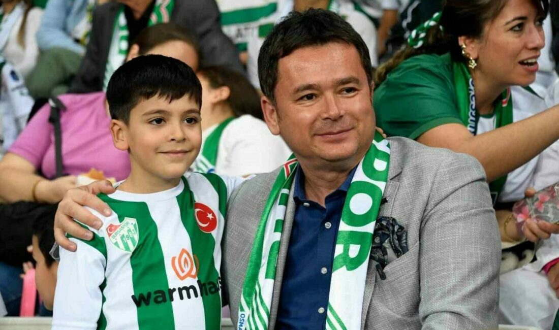Osmangazi’nin miniklerinden Bursaspor’a büyük destek Osmangazi Belediyesi tarafından biletleri karşılanan çocuklar, Bursaspor’un Isparta 32 Spor