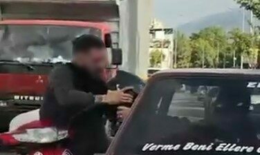 Bursa’nın Nilüfer ilçesinde trafikte yaşanan bir tartışma, kameralara yansıyan ilginç