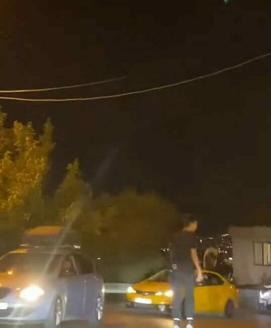 Patenli gencin tehlikeli yolculuğu Uludağ yolundan aşağı hızla inen genç, canını hiçe saydı. Patenli