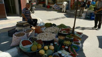Bursa’nın Orhaneli ilçesindeki Beyce Pazarı, peynir altı suyu, ısırgan otu