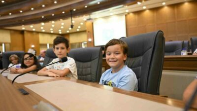 Büyükşehir Belediyesi’nin düzenlediği Robotik Kodlama ve Yazılım Atölyesi’ni başarıyla tamamlayan