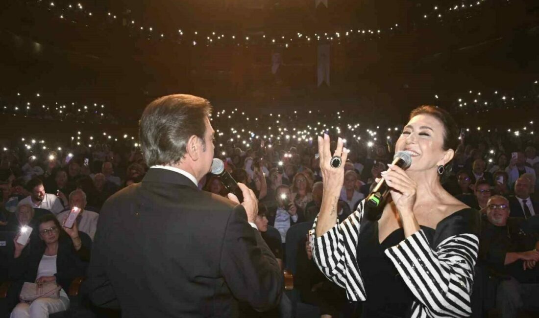 Sanat Güneşi Zeki Müren Osmangazi’de en sevilen şarkılarıyla anıldı Osmangazi Belediyesi Bursa’nın yetiştirdiği değerli sanatçılardan biri olan Sanat Güneşi