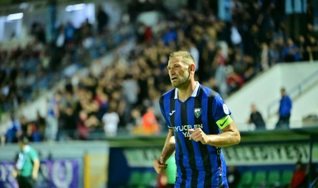 Sedat Cengiz sahneye çıktı Karacabey seriyi 3 maça çıkardı Nesine 2. Lig Beyaz Grup 5. haftasında Karacabey Belediyespor, sahasında