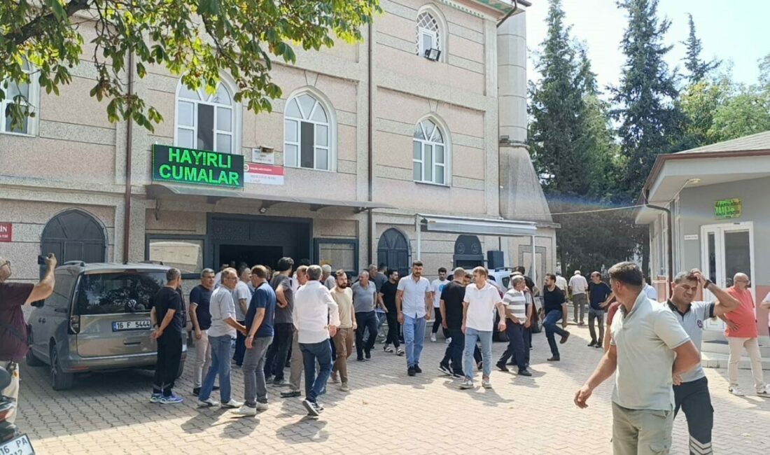 Şehit Aydemir için gıyabi cenaze namazı İzmir’de düzenlenen karakol saldırısında şehit düşen Emniyet Müdürü Muhsin Aydemir