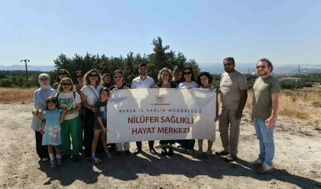 Sigarayı bırakan vatandaşlar fidan dikimi gerçekleştirdi Sağlık Bakanlığı’nın yürüttüğü “Dumansız Türkiye” projesi çerçevesinde Bursa İl Sağlık