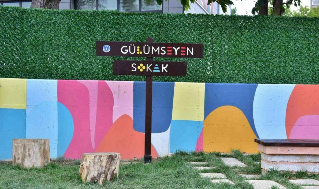 “Sokaklar dönüşüyor” projesiyle Bursa’da çocuklar güvenli, veliler huzurlu Bursa Büyükşehir Belediyesi’nin yürüttüğü ‘Sokaklar Dönüşüyor’ projesiyle okul çevreleri çocuk