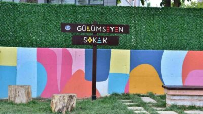 Bursa Büyükşehir Belediyesi’nin yürüttüğü ‘Sokaklar Dönüşüyor’ projesiyle okul çevreleri çocuk