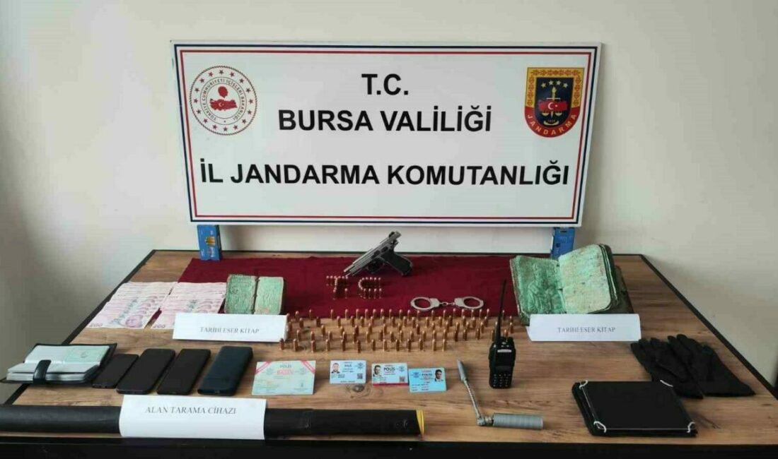 Tarihi incil ve tevratı 5 milyon dolara satmak istedi Bursa’nın İnegöl ilçesinde Jandarma ekiplerinin yaptığı operasyon film sahnelerini aratmadı.
