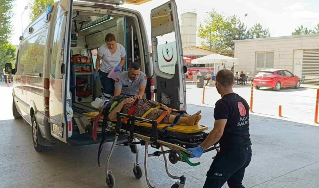 Traktörün altında kalan yaşlı kadın ağır yaralandı Bursa’nın İnegöl ilçesinde oğlunun kullandığı traktörün altında kalan yaşlı kadın