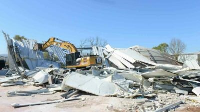 Nilüfer Belediyesi, kaçak yapılaşmayla mücadelesi kapsamında Ürünlü Mahallesi’nde biri fabrika,