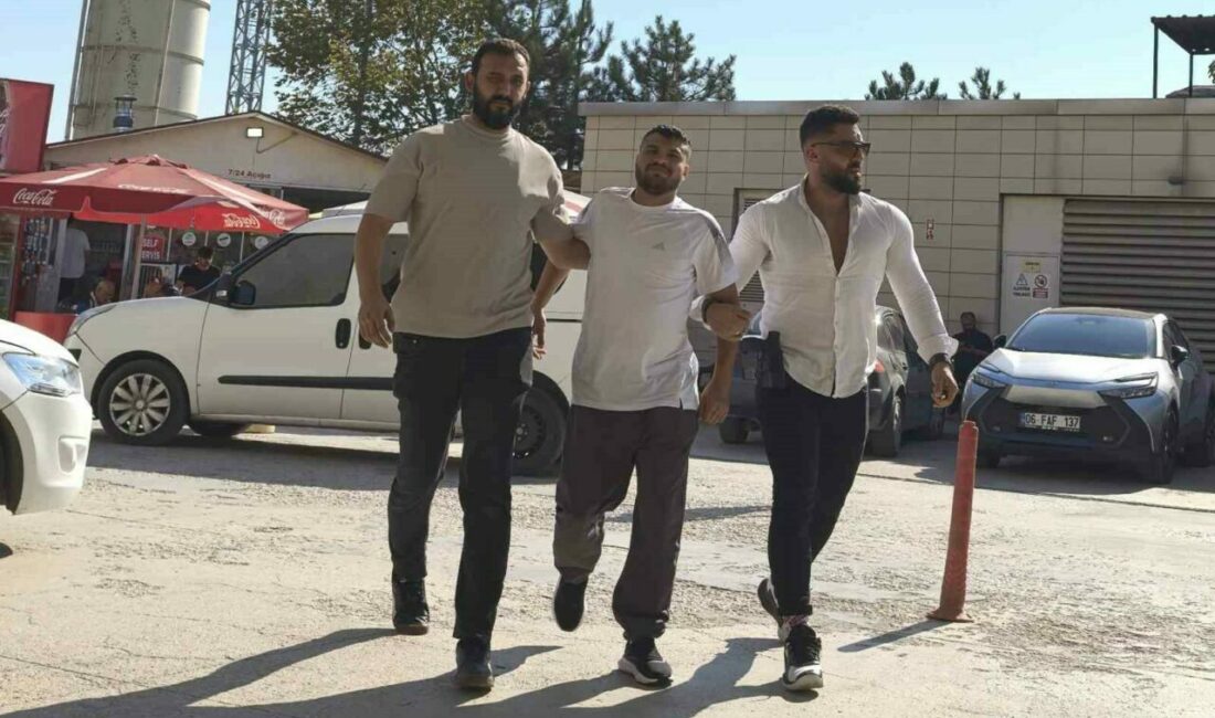 Uyuşturucu taciri kıskıvrak yakalandı Bursa’nın İnegöl ilçesinde Narkotik Büro Amirliği ekipleri, uyuşturucu tacirini kıskıvrak