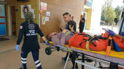 Bursa’nın İnegöl ilçesinde bir mobilya imalathanesinde üzerine suntalar düşen işçinin