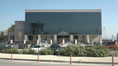 Bursa’da bir apartmanın 3’üncü katında çıkan yangında alevlerin arasında kalan