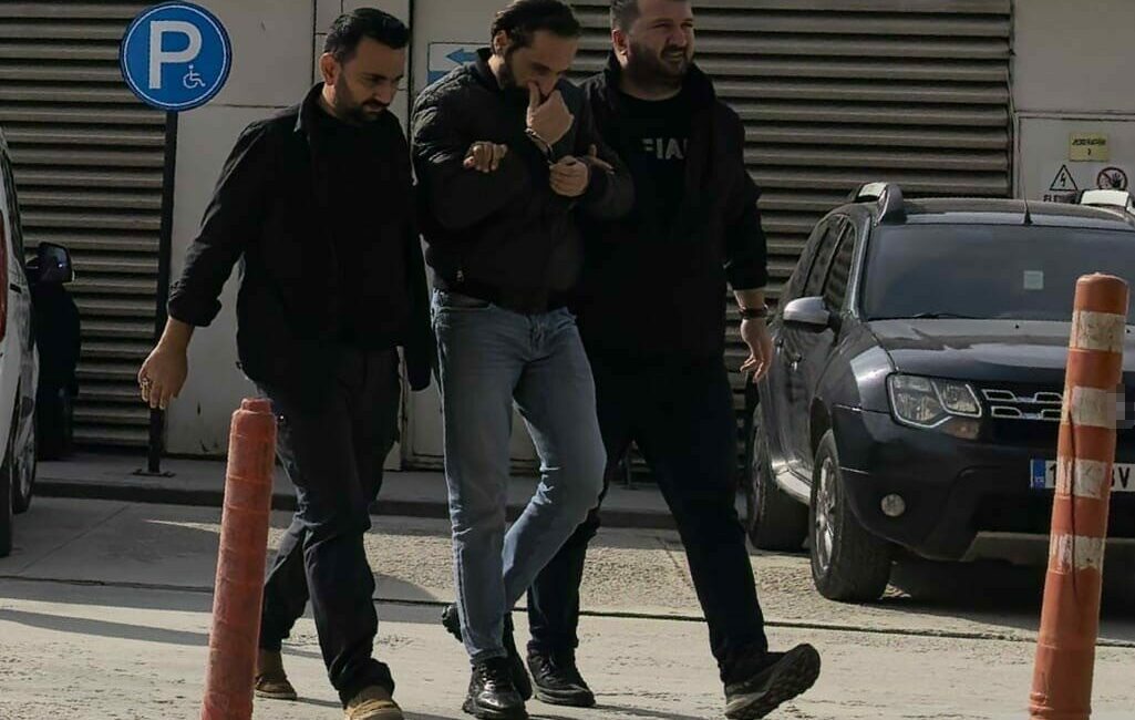 21 yıl hapis cezasıyla aranan şüpheli saklandığı barakada yakalandı Bursa’nın İnegöl ilçesinde hakkında kesinleşmiş hapis cezası bulunan şahıs saklandığı