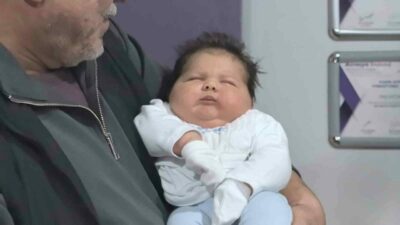 Bursa’nın İnegöl ilçesinde dünyaya gelen erkek bebek, ağırlığı ve boyutuyla