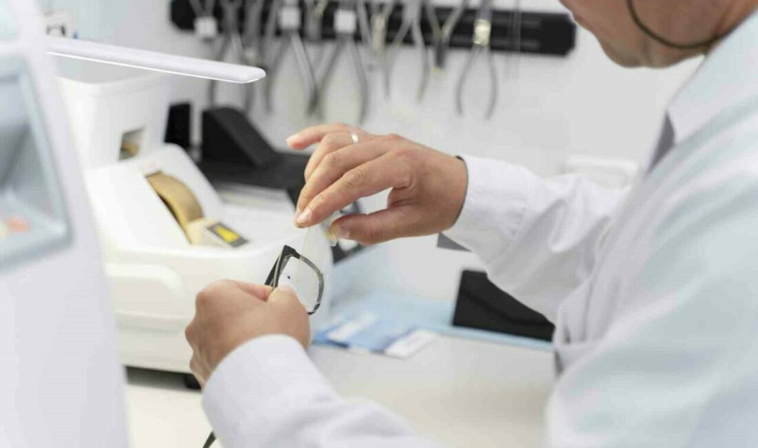 Akıllı lens ameliyatı hayat kalitesini artırıyor “Görme bozukluklarının yaşam kalitesi üzerindeki etkisinin arttığı günümüzde, akıllı lens
