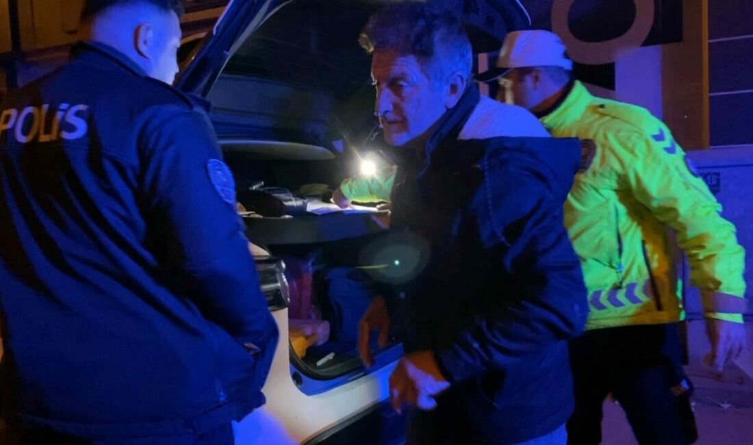 Alkollü yakalanan sürücü aracını öve öve bitiremedi Bursa’nın İnegöl ilçesinde polis ekiplerince durdurulan alkollü sürücü, 1989 model
