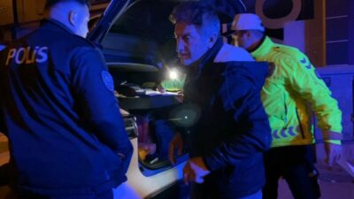 Bursa’nın İnegöl ilçesinde polis ekiplerince durdurulan alkollü sürücü, 1989 model