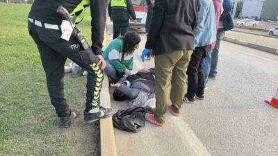 Bursa’nın İnegöl ilçesinde otomobilin arkasına arıza yaptığı için bağlanıp çekilen