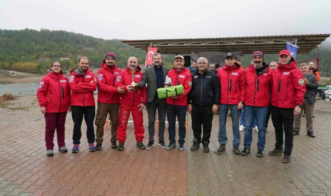 Arama kurtarma ekipleri  Ericek Adrenalin Park’ta  yarıştı Bursa’da, AFAD koordinasyonunda düzenlenen Macera Takım Yarışması, soğuk ve yağmurlu
