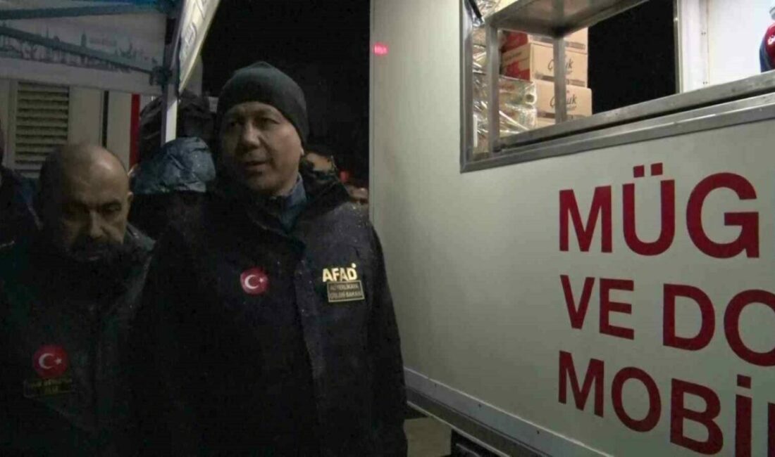 Bakan Yerlikaya depremzedelerle bir araya geldi Balıkesir’in Sındırgı ilçesinde meydana gelen 6.1 büyüklüğündeki depremin ardından İçişleri