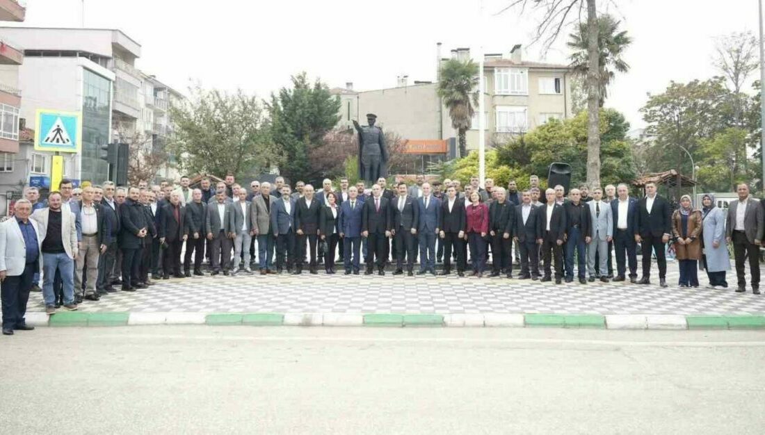 Başkan Ercan Özel: “Muhtarlarımız, demokrasimizin ilk halkasıdır” 19 Ekim Muhtarlar Günü vesilesiyle, ilçedeki muhtarla buluşan Yenişehir Belediye