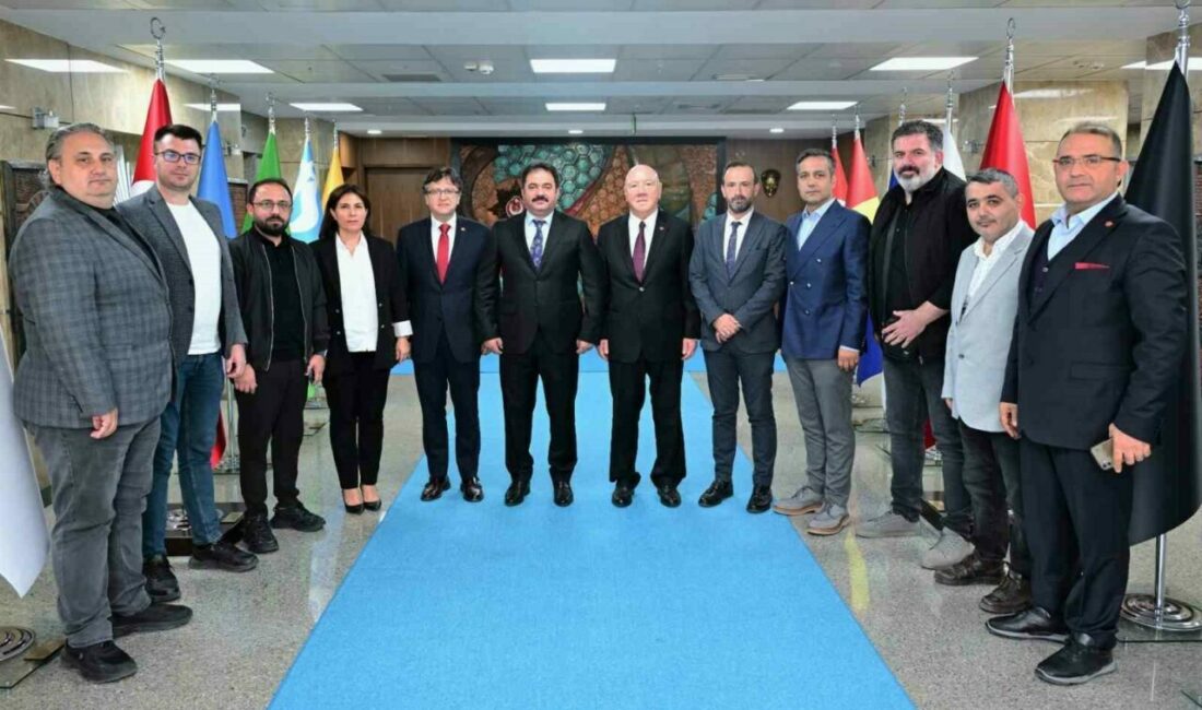 BGC’den Bursa Emniyet Müdürü Gökçe’ye ziyaret Bursa Gzeteciler Cemiyeti Başkanı Nuri Kolaylı ve Yönetim Kurulu üyeleri,