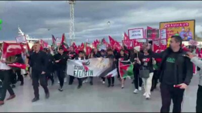 Burgaz Gençlik ve Yardımlaşma Derneği üyeleri, “Filistin özgürlüğü için gökyüzüne