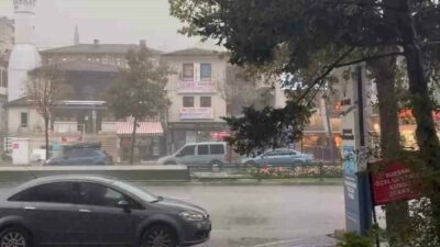 Barajlarındaki suyun tükenmesi ile gündeme gelen Bursa’da sağanak yağış etkisini