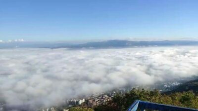 Bursa’da sabah saatlerinde Uludağ’ın eteklerine çöken yoğun sis, Zeyniler köyü