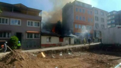 Bursa’da 2 katlı müstakil ev alev alev yandı. Edinilen bilgiye