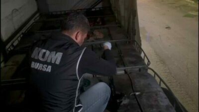 Bursa’nın Nilüfer ilçesinde bir depodan tıra yüklenmek üzere hazırlanan 26