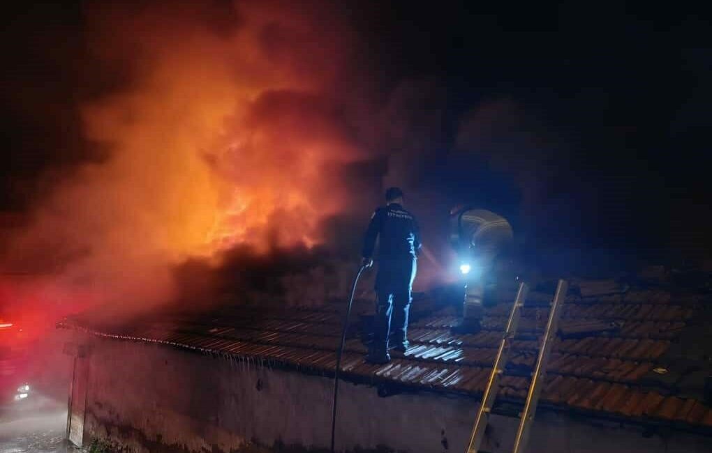 Bursa’da otomotiv yedek parça satışı yapılan bir iş yerinde çıkan