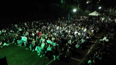 ‘Bursa Sinema Günleri’, vatandaşlara açık havada sinema izleme keyfi yaşatıyor.