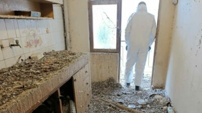 Bursa’nın Yıldırım ilçesi’nde bulunan 4 katlı bir apartmanda, kimsesiz bir