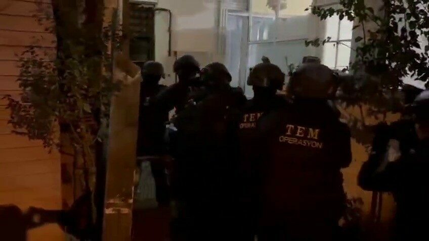 Bursa’da DEAŞ operasyonu : 18 gözaltı Bursa Emniyet Müdürlüğü Terörle Mücadele Şube Müdürlüğü ekiplerince DEAŞ silahlı