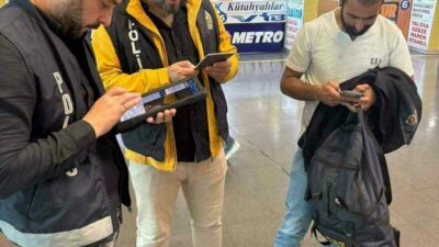 Bursa’da polis ekipleri, düzensiz göçle mücadele kapsamında kent genelinde geniş