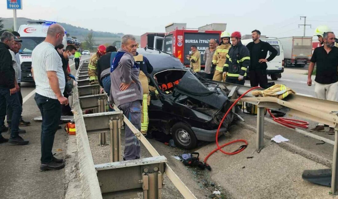 Bursa’da feci kaza: 4 yaralı Bursa’nın Mustafakemalpaşa ilçesinde kontrolden çıkan otomobilin bariyere çarptığı kazada 4