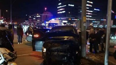 Bursa’nın Nilüfer ilçesinde, hafif ticari araç ile otomobilin çarpışması sonucu