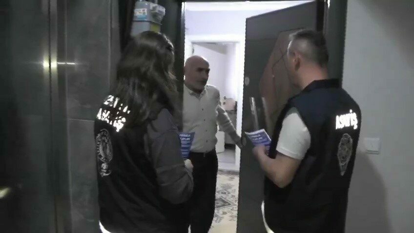 Bursa’nın Kestel ilçesinde polis ekipleri, hırsızlık olaylarını önlemek ve vatandaşlarda